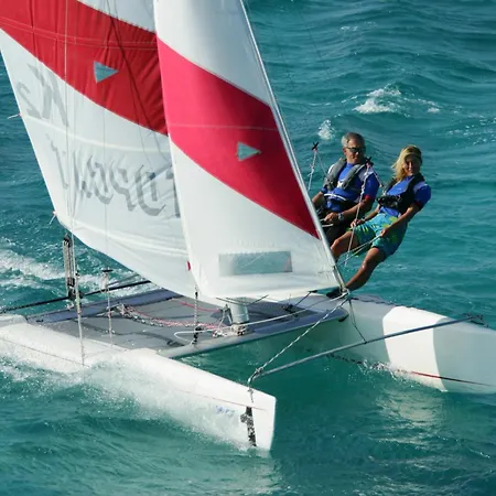 依思迪瓦埃尔多拉多度假酒店 坎布里尔斯