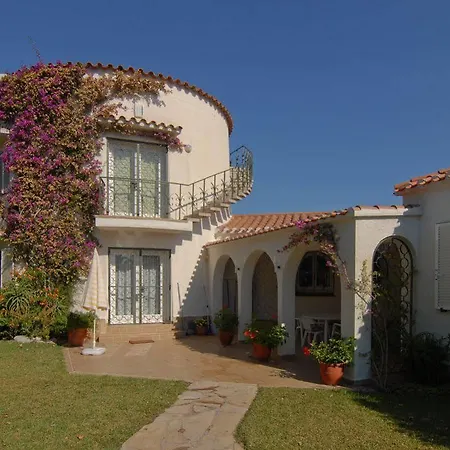 Estival Eldorado فندق كامبريلس